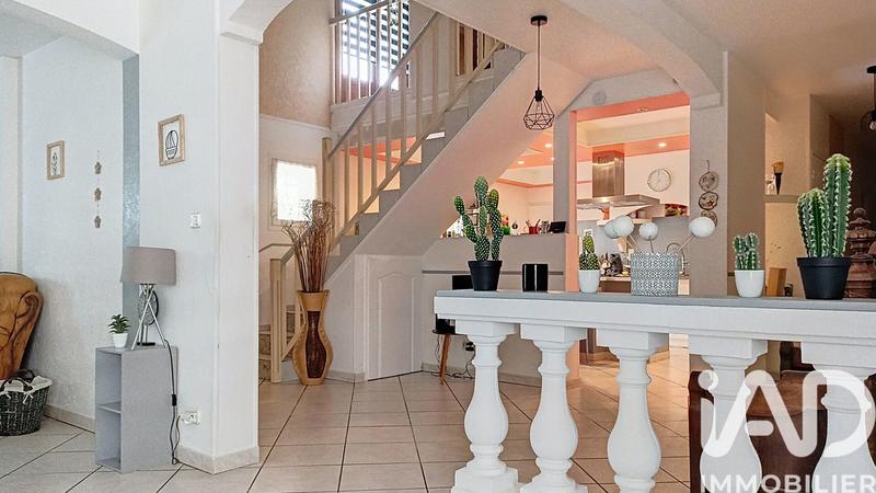 Maison - 244 m² - 9 pièces