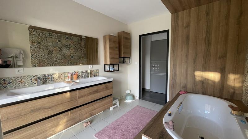 Maison contemporaine - 242 m² - 10 pièces