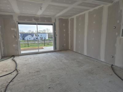 Maison - 1 100 m² - 5 pièces