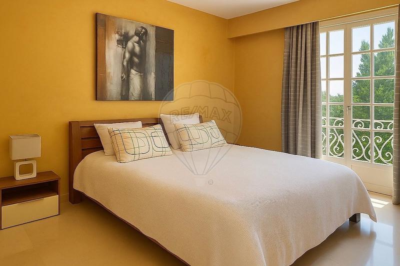 Propriété - 385 m² - 8 pièces