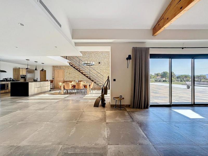 Maison - 300 m² - 8 pièces