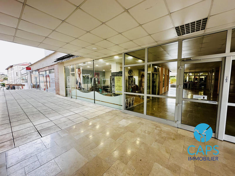 Local commercial - 70 m² - 2 pièces