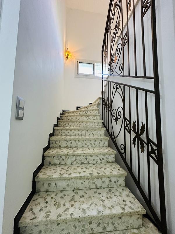 Maison - 250 m² - 9 pièces