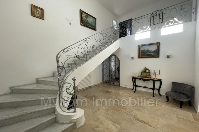 Maison - 251 m² - 6 pièces