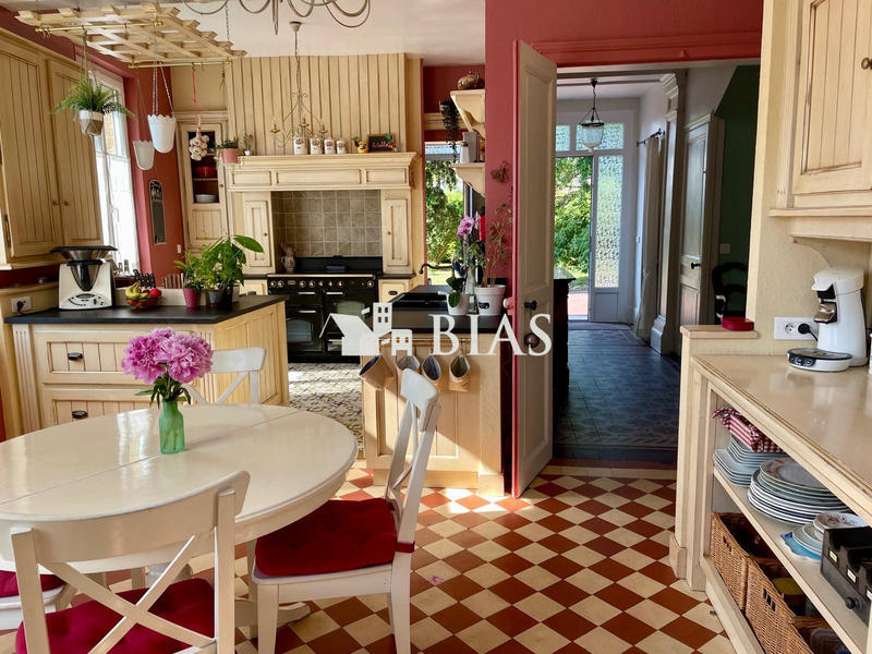 Maison - 236 m² - 7 pièces