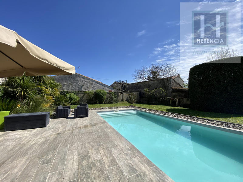 Maison ancienne - 273 m² - 8 pièces