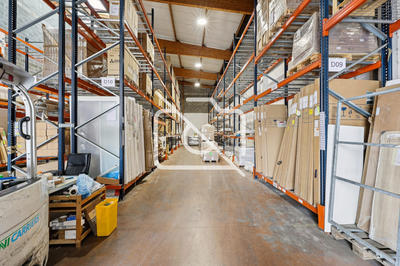 Entrepôt - 1 180 m²