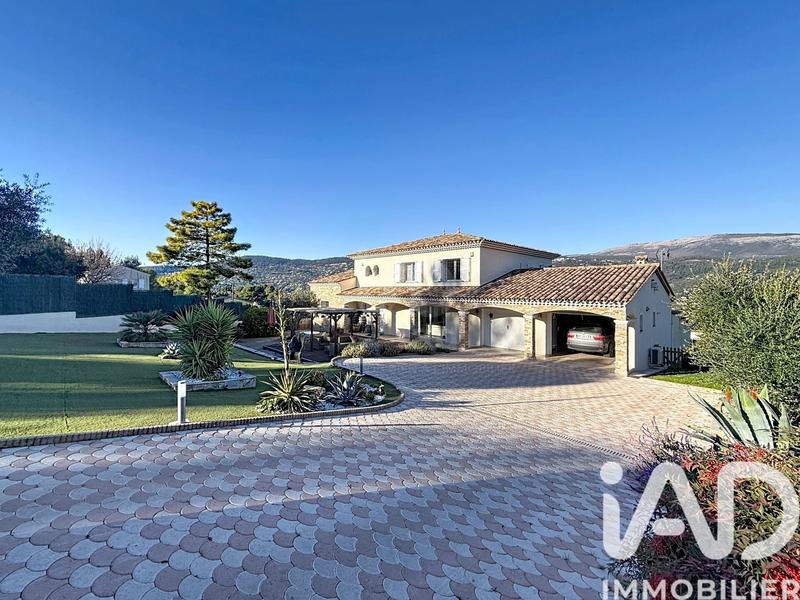 Maison - 251 m² - 7 pièces