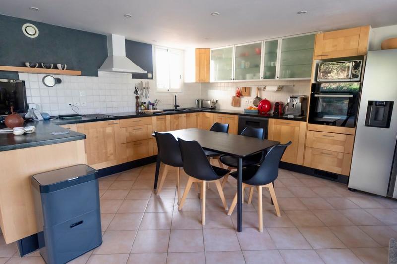 Maison - 271 m² - 11 pièces