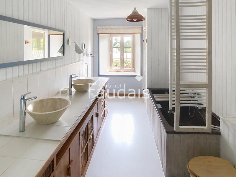 Maison - 174 m² - 9 pièces