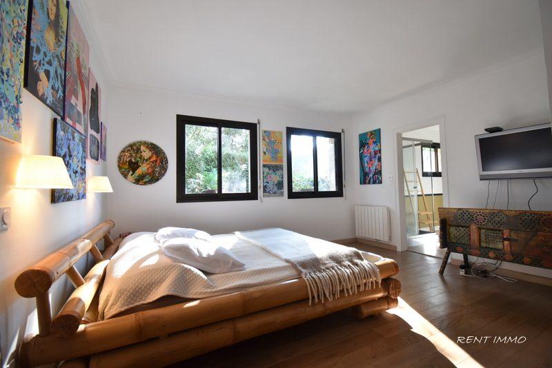 Maison traditionnelle - 210 m² - 9 pièces