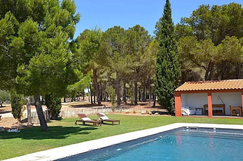 Maison - 496 m² - 12 pièces