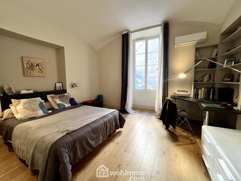 Appartement - 166 m² - 4 pièces