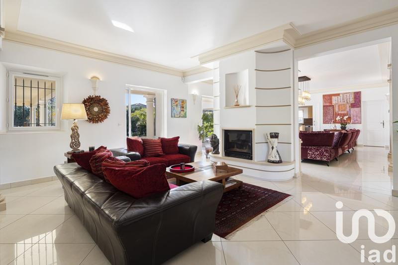 Maison - 300 m² - 8 pièces