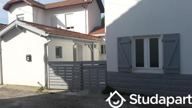 Chambre - 9 m² - 1 pièce