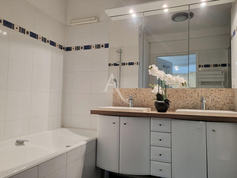 Appartement - 96 m² - 4 pièces