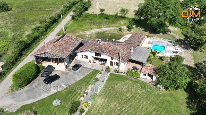 Maison - 275 m² - 8 pièces