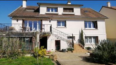 Maison - 185 m² - 10 pièces