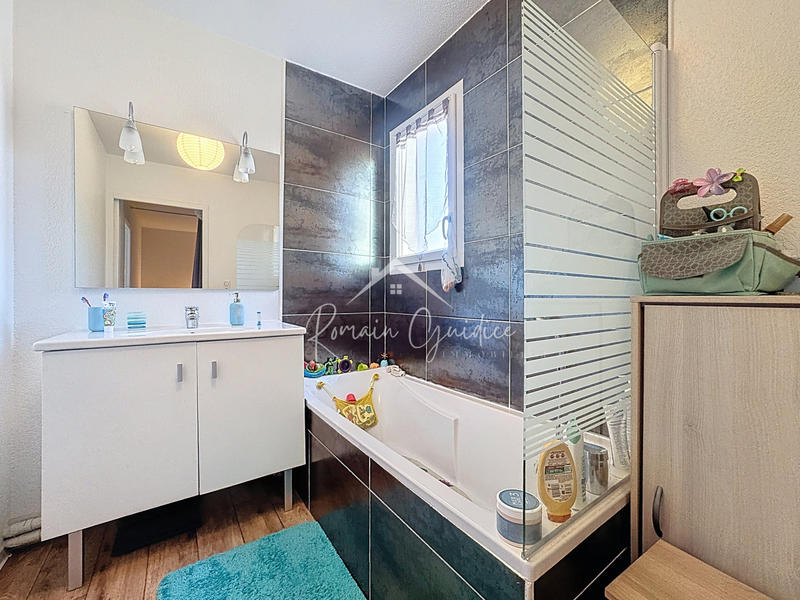 Maison - 98 m² - 4 pièces