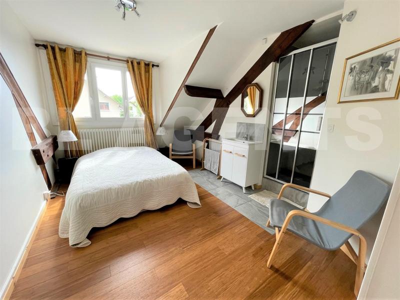 Maison - 240 m² - 12 pièces