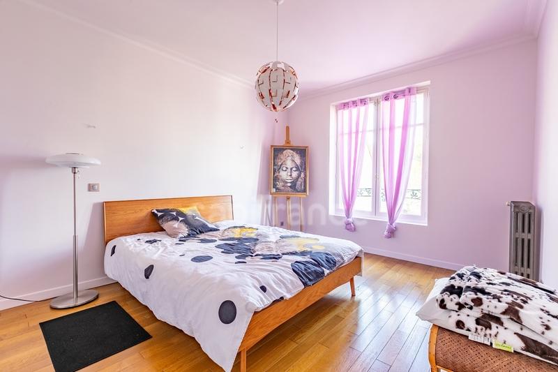 Maison - 270 m² - 8 pièces