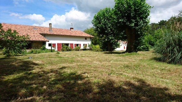 Maison - 377 m² - 12 pièces
