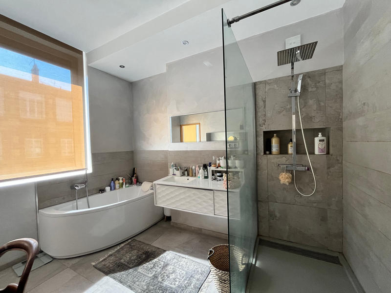 Appartement - 252 m² - 8 pièces