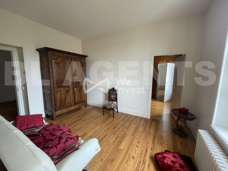 Maison - 331 m² - 9 pièces