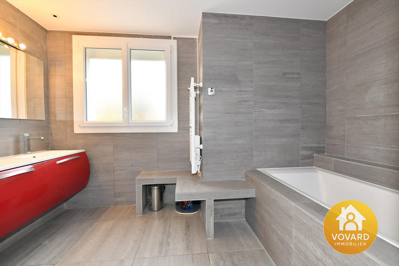 Maison - 172 m² - 8 pièces