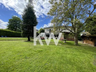 Maison - 180 m² - 8 pièces