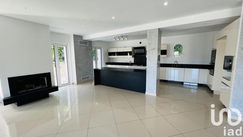 Maison - 252 m² - 7 pièces