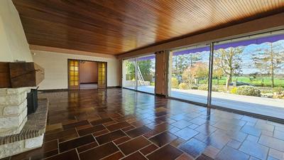Maison - 247 m² - 7 pièces