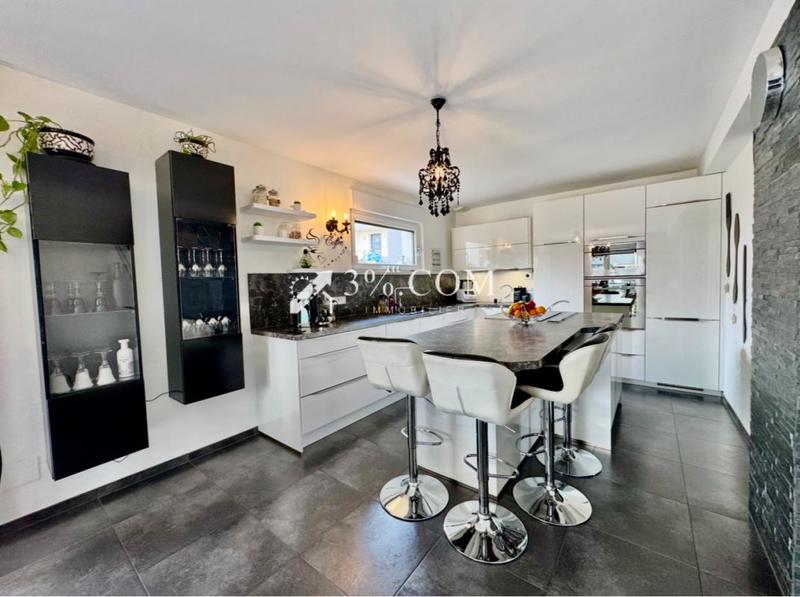 Maison - 98 m² - 5 pièces