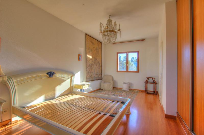 Maison - 193 m² - 6 pièces