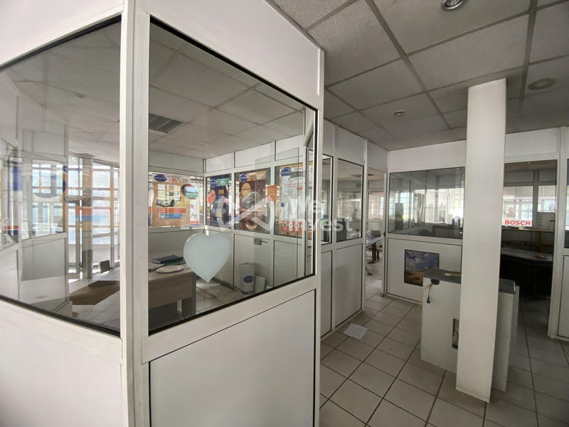 Local commercial - 1 900 m²