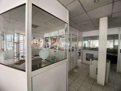 Local commercial - 1 900 m²