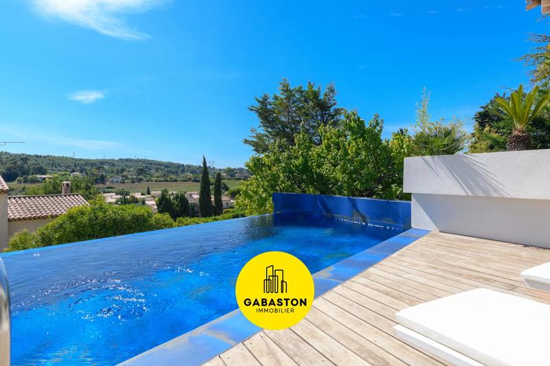 Villa - 247 m² - 5 pièces