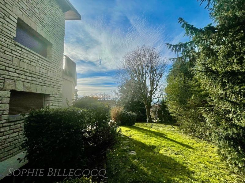 Maison - 248 m² - 8 pièces