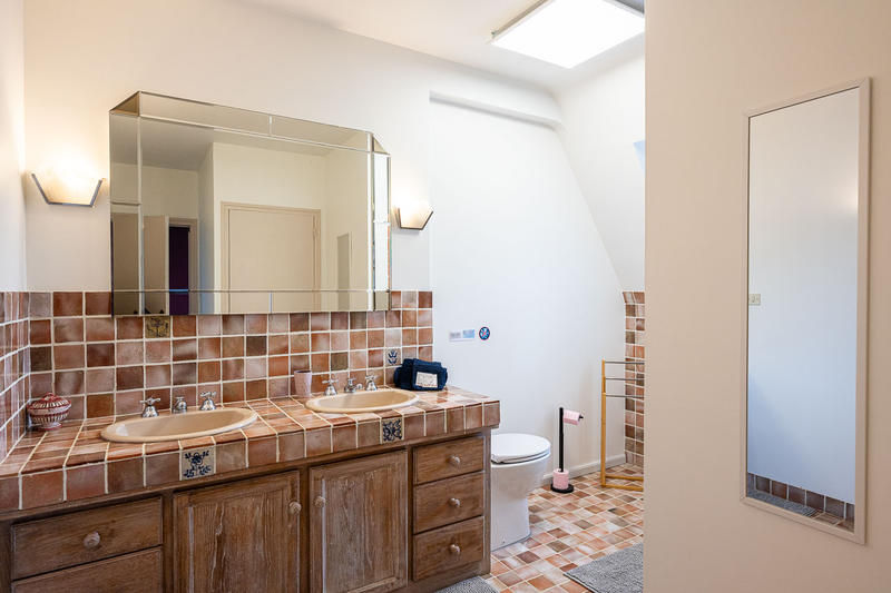 Maison - 370 m² - 11 pièces