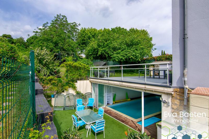 Maison - 265 m² - 10 pièces