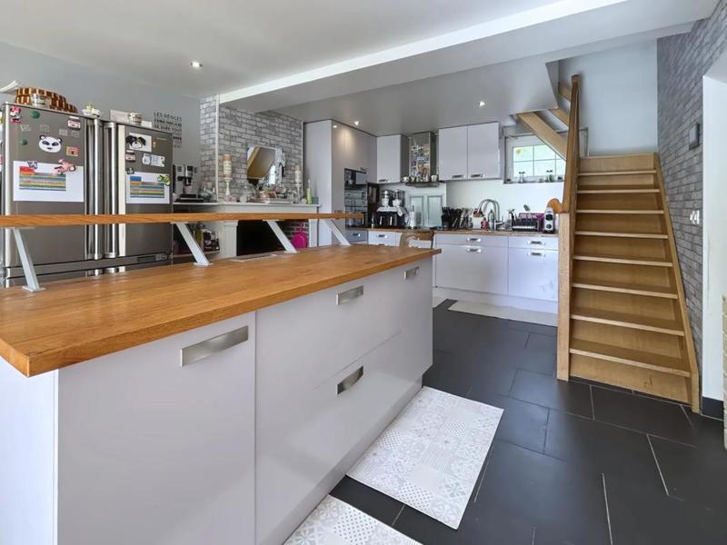 Maison - 241 m² - 8 pièces