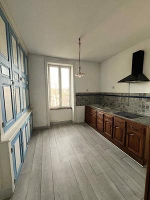 Propriété - 240 m² - 12 pièces