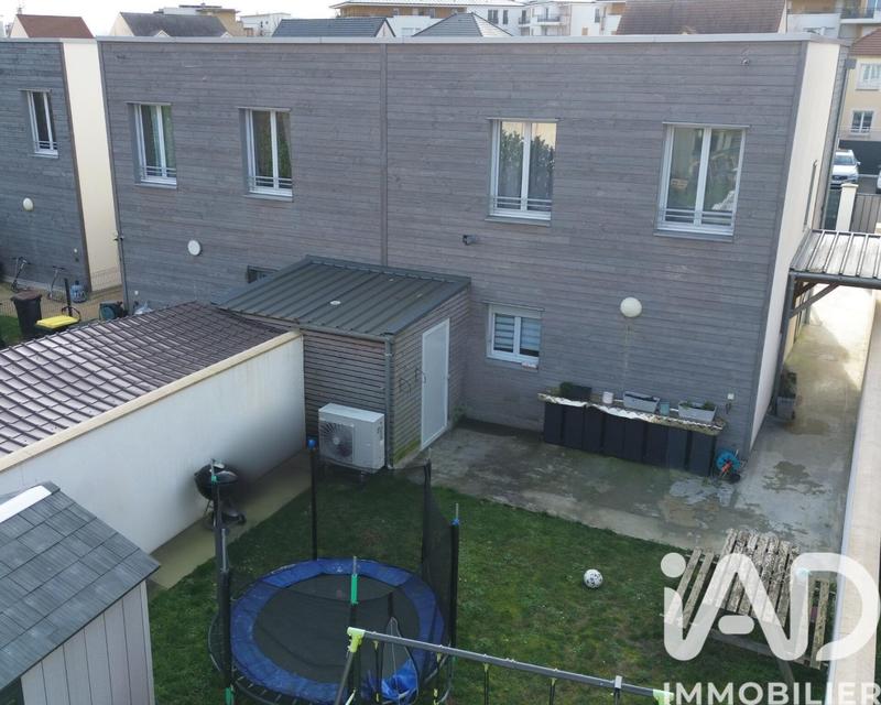 Maison - 98 m² - 5 pièces