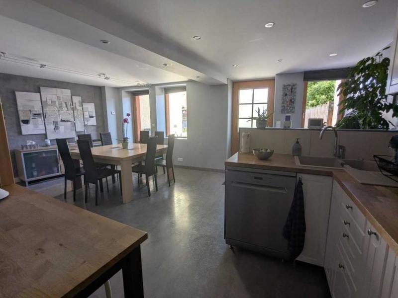 Maison - 236 m² - 7 pièces