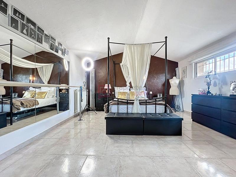 Villa - 184 m² - 5 pièces