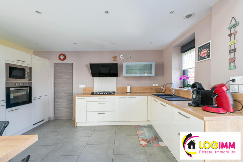 Maison - 256 m² - 7 pièces