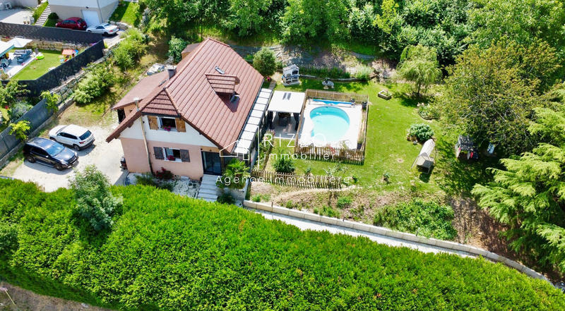 Maison - 180 m² - 6 pièces