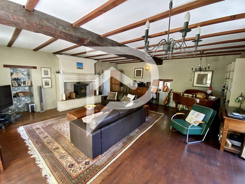 Maison - 348 m² - 14 pièces