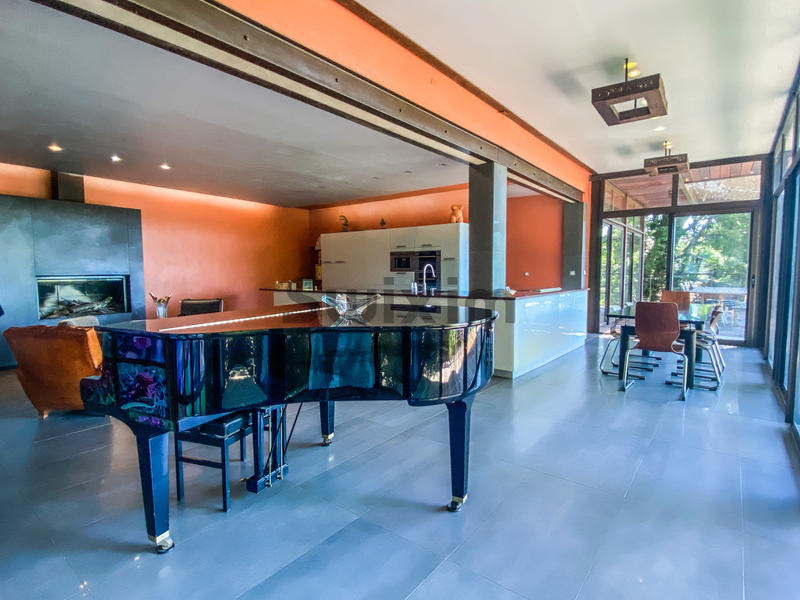 Propriété - 300 m² - 8 pièces