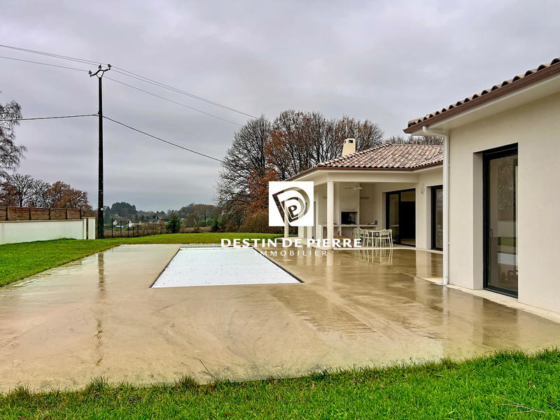 Maison - 219 m² - 6 pièces